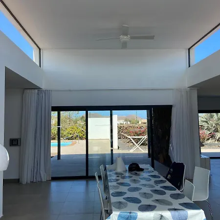 Heated & Shared Pool Matriana 36a, North Shore 빌라