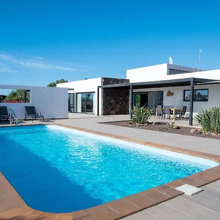 Willa Heated & Shared Pool Matriana 36a, North Shore