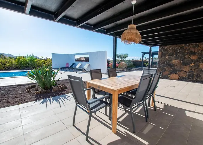 Heated & Shared Pool Matriana 36a, North Shore لاجاريس