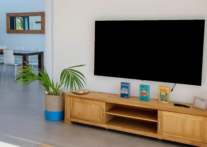 Heated & Shared Pool Matriana 36a, North Shore * لاجاريس