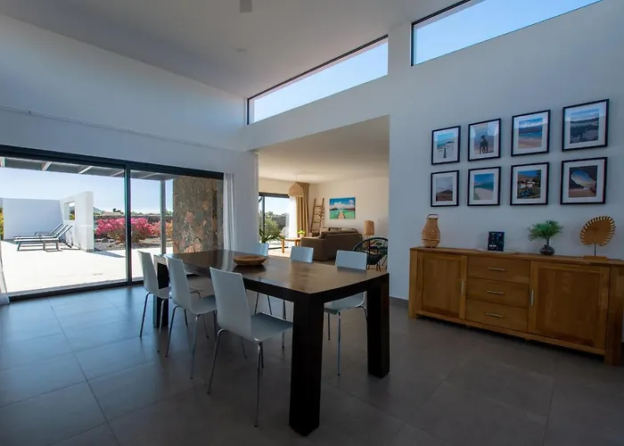 Heated & Shared Pool Matriana 36a, North Shore * لاجاريس