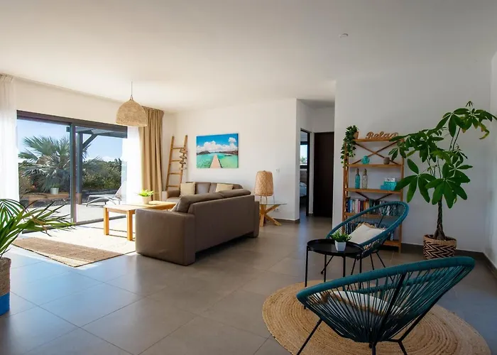 فيلة Heated & Shared Pool Matriana 36a, North Shore لاجاريس