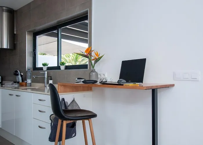 فيلة Heated & Shared Pool Matriana 36a, North Shore لاجاريس