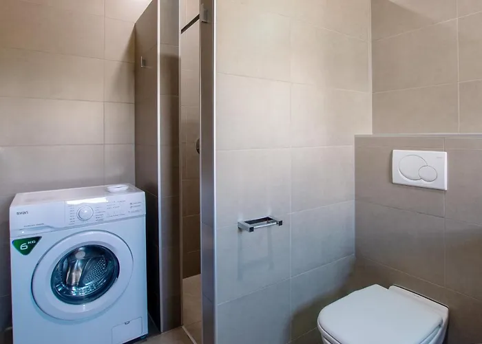 Heated & Shared Pool Matriana 36a, North Shore فيلة لاجاريس