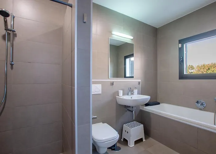 Heated & Shared Pool Matriana 36a, North Shore